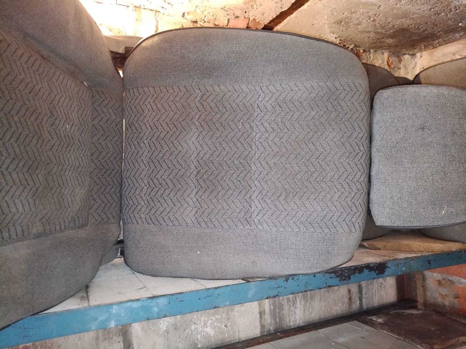 Передние сидения Мазда 626 86 год хетчбек ткань. Цена за пару
