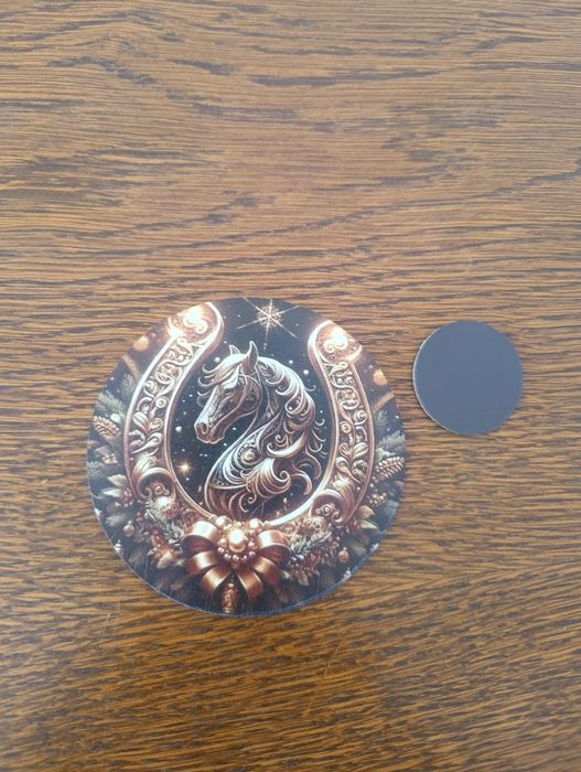 Na magnez, podkowa z koniem.