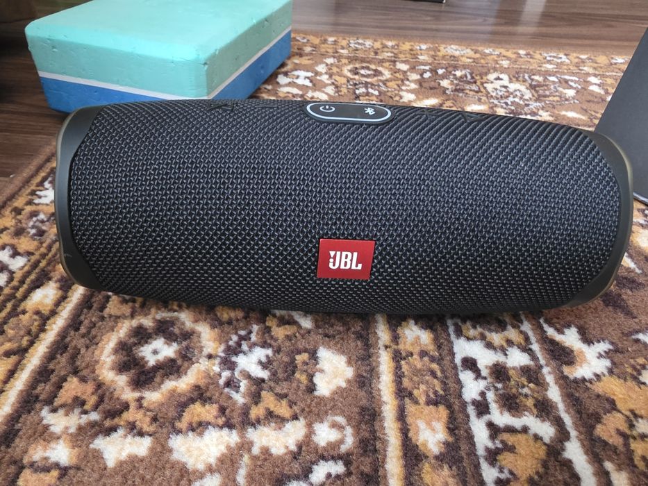 Jbl charge 4  на запчасти