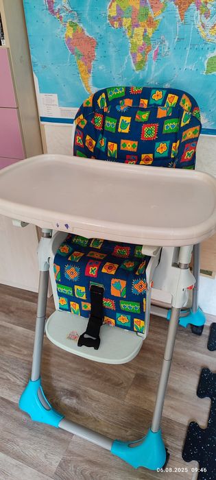 Столик Chicco для годування
