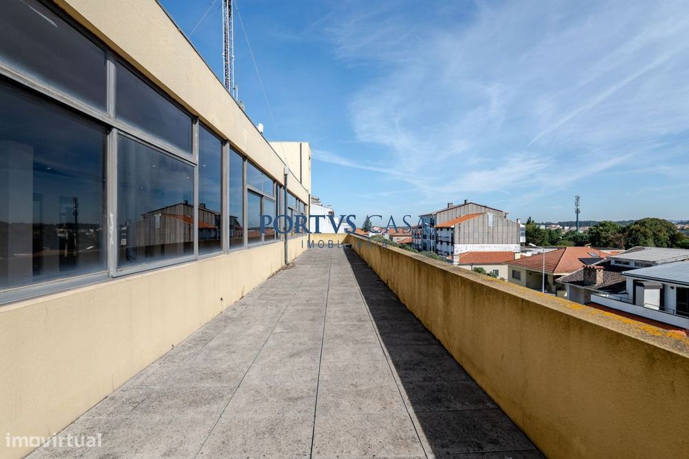 Escritório 309 m² com 456 m² de terraços e 206 m² de parqueamento