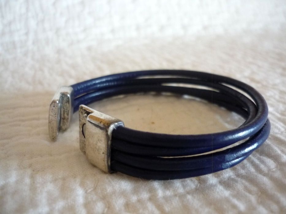 2 Pulseiras: uma de Cortiça e Metal/ outra Pulseira Unissexo Cabedal