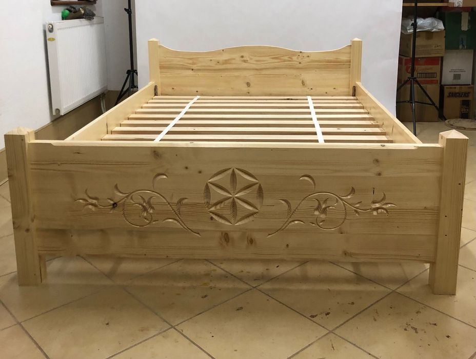 Łóżko góralskie drewniane bogato rzeźbione