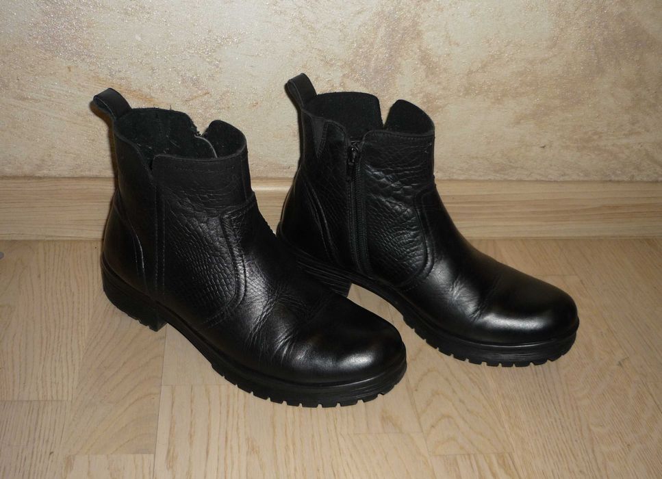 Czarne skórzane botki roz. 38 Lasocki CCC