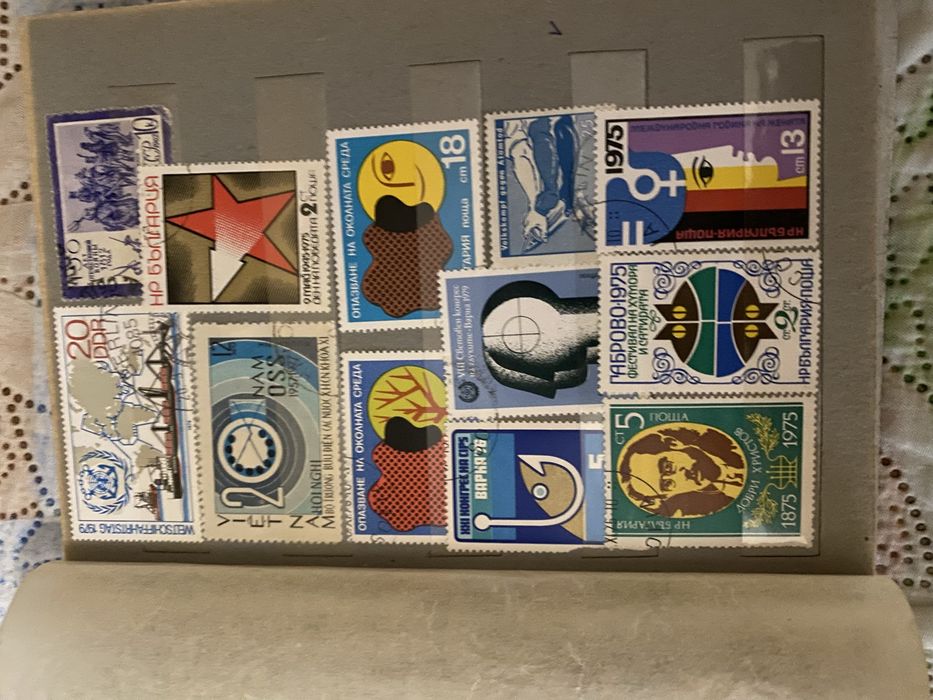 Марки минулого століття колекційні.