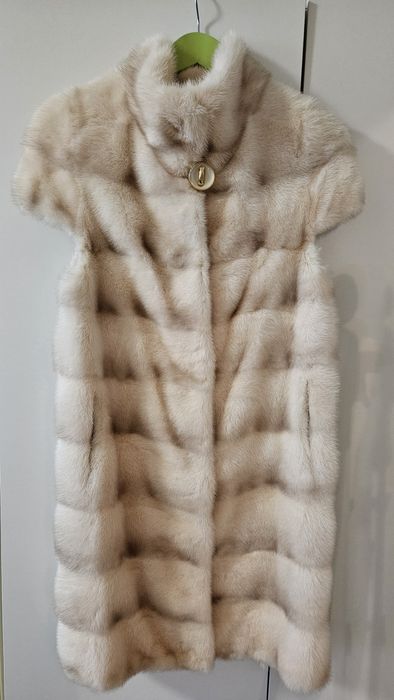 Жилетка норкова безрукавка