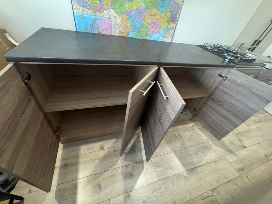 Продам кухню з поверхнями/нижні модулі