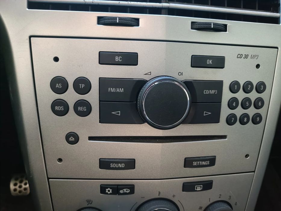 Rádio / auto-rádio OPEL Astra H GTC (L08)