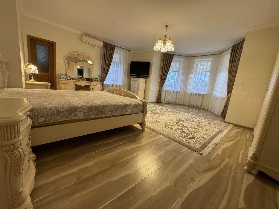 Облаштований, новий Будинок з меблями та технікою.