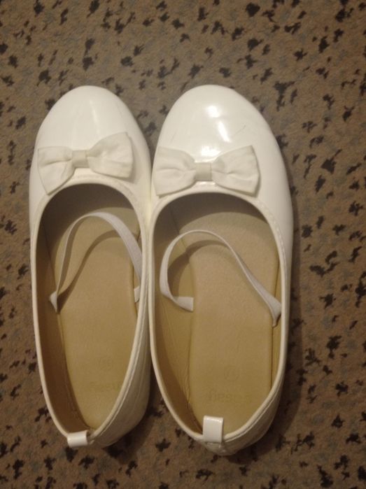 Pantofelki białe