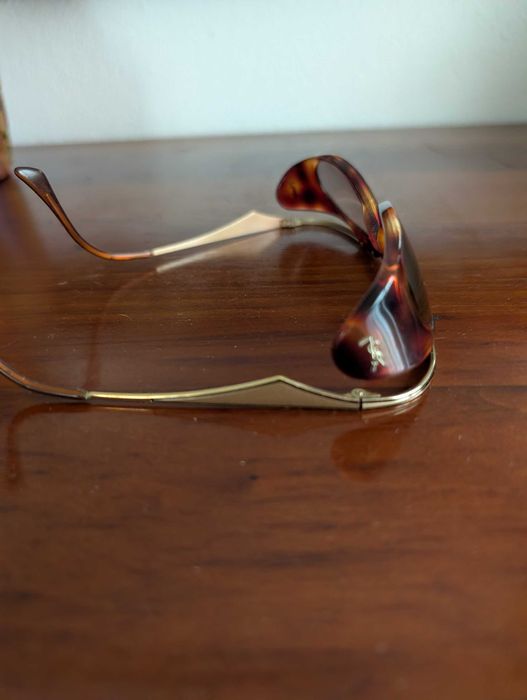 Óculos de sol um clássico ,  Yves Saint Laurent