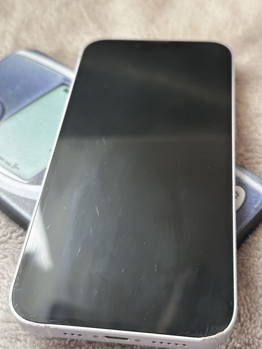 iPhone 14 100% baterii