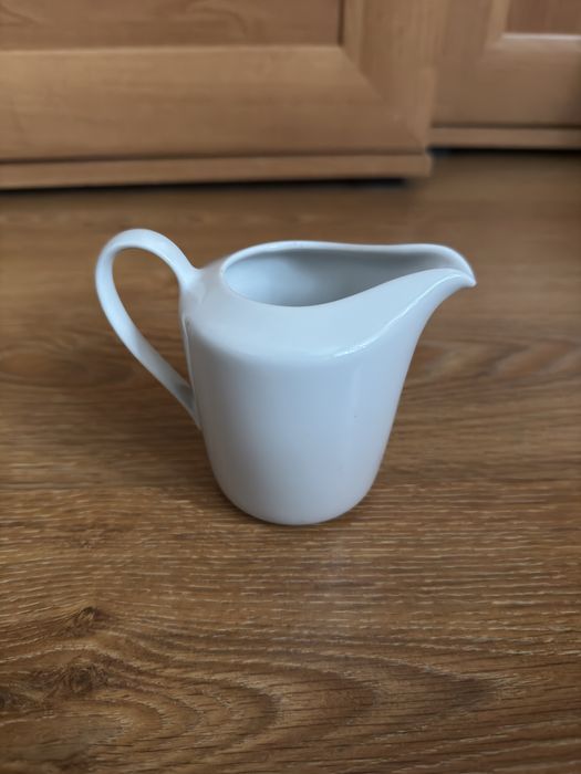 Porcelanowy mlecznik