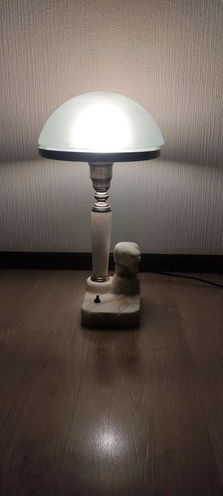 Продам настільну лампу