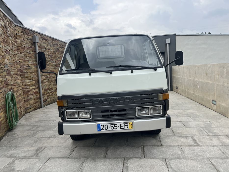 Toyota Dyna 150 lugares 3