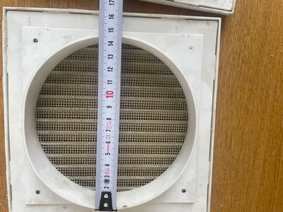 Kratka wentylacyjna z siatką