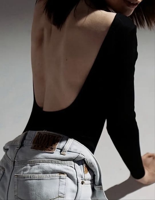 Боді з відкритою спиною