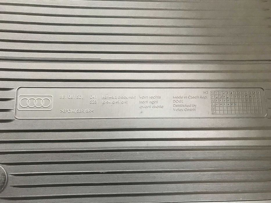 Dywanik gumowy oryginalny Audi A4 B6 B7