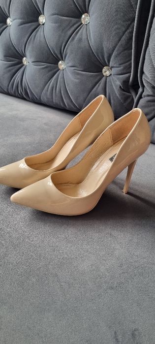 Szpilki beżowe jasne
