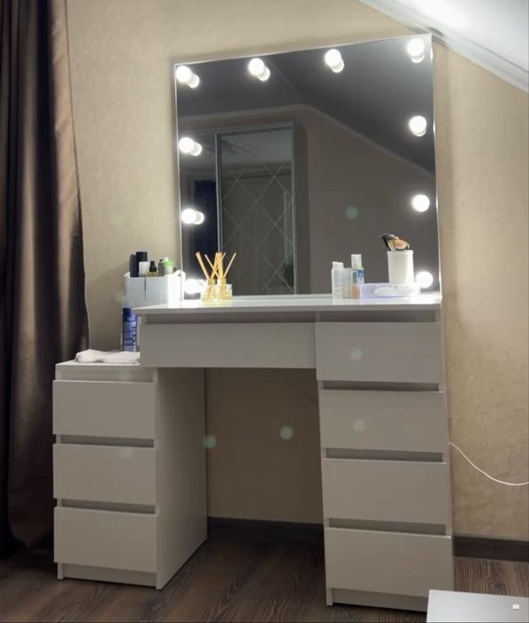 Туалетний столик Стіл для макіяжу