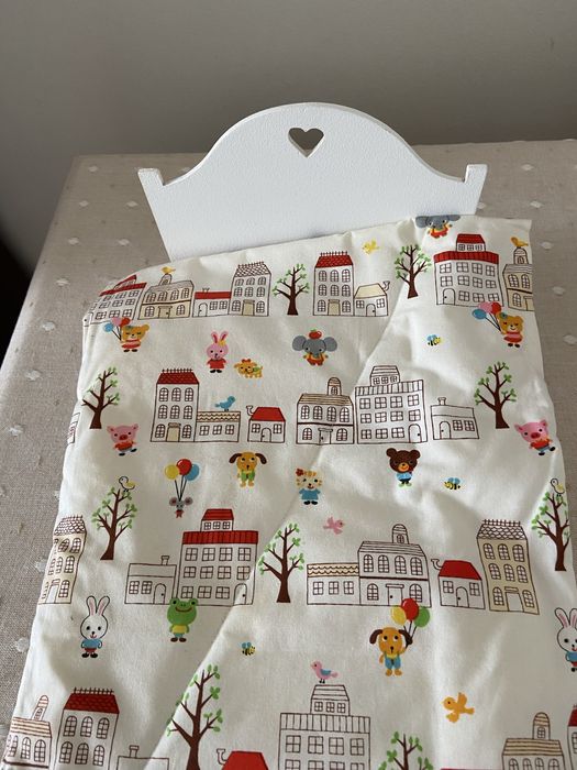Cama de bonecas feita à mão