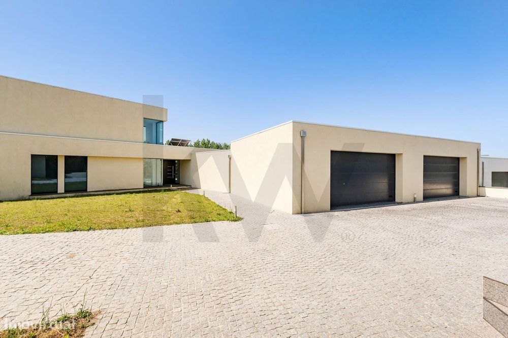 Moradia T4 de Luxo com Piscina em Vilela, Paredes - Elegância e locali