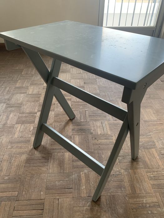 Mesa de apoio com tampo tabuleiro ikea