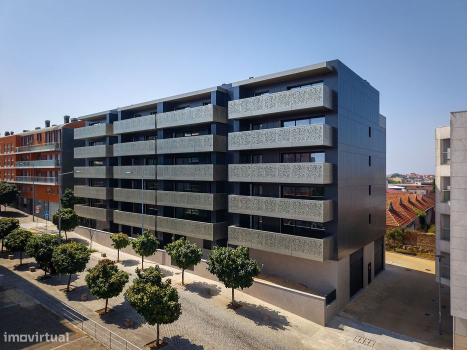 Apartamento T3 com ampla varanda e garagem