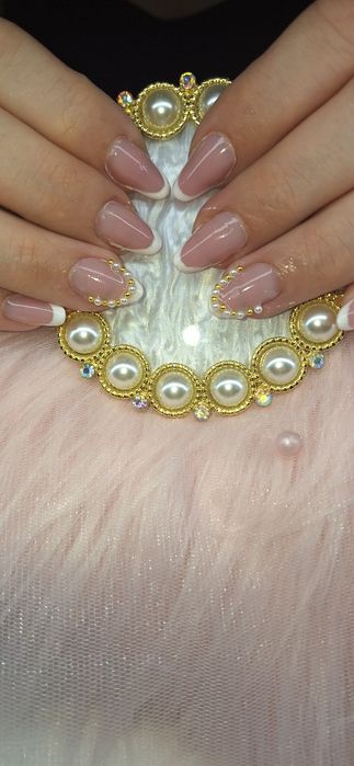 Unhas de gel e verniz de gel
