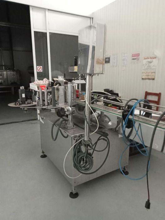 Equipamento de enchimento e rotulagem