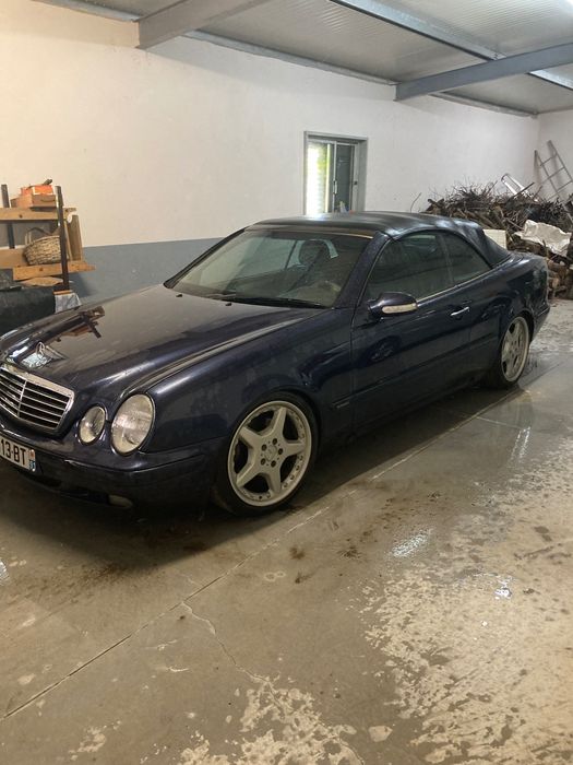 Carro Mercedes descapotável