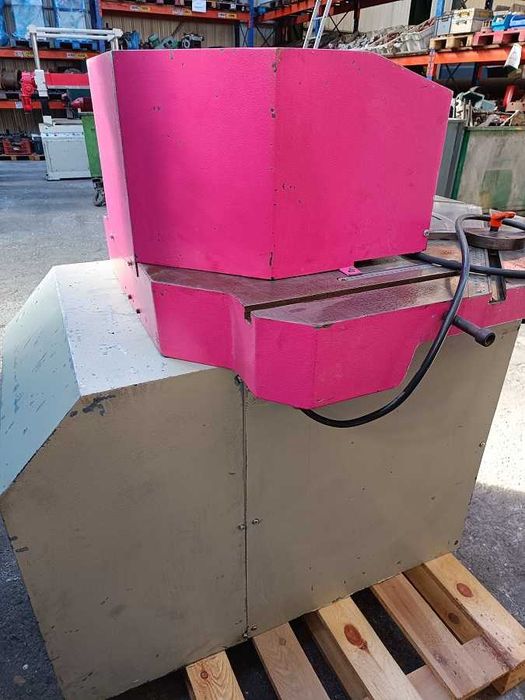 Mavipal | MÁQUINA HIDRÁULICA DE CORTE CANTOS EL6-200AV