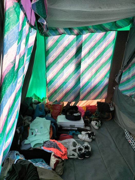 Atrelado tenda boas condições