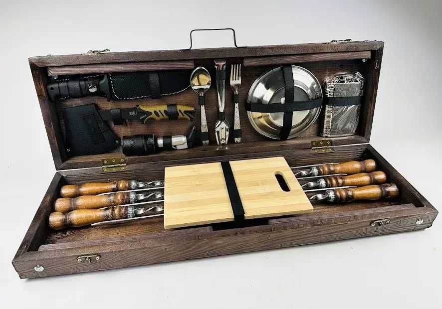 Набір шампурів у дерев’яному кейсі - столику на подарунок чоловіку