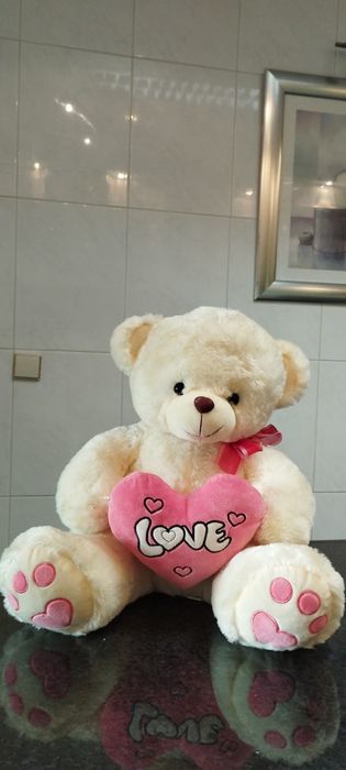 Urssinho com um coração com dizeres