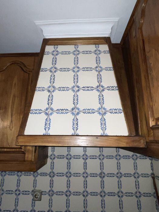 Cozinha completa madeira maciça c/ mármore + mesa – Maia