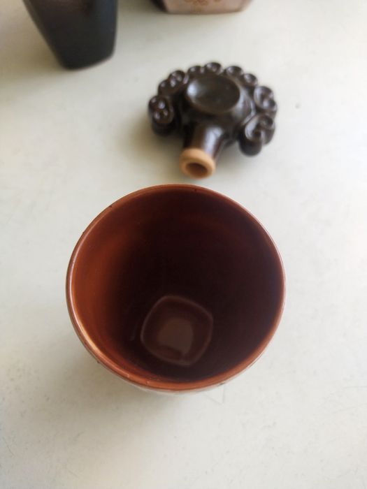 Штоф с двумя рюмками. Керамика.