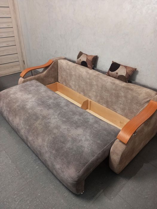 Диван перетягнутий