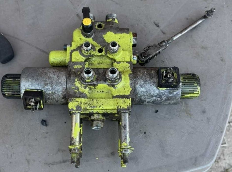 Blok zaworów rozdzielacz hederu claas Dominator 98,118, Mega