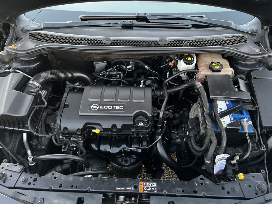 Opel Astra J 1.4 Turbo Cosmo | 124 mil km | Excelente Estado