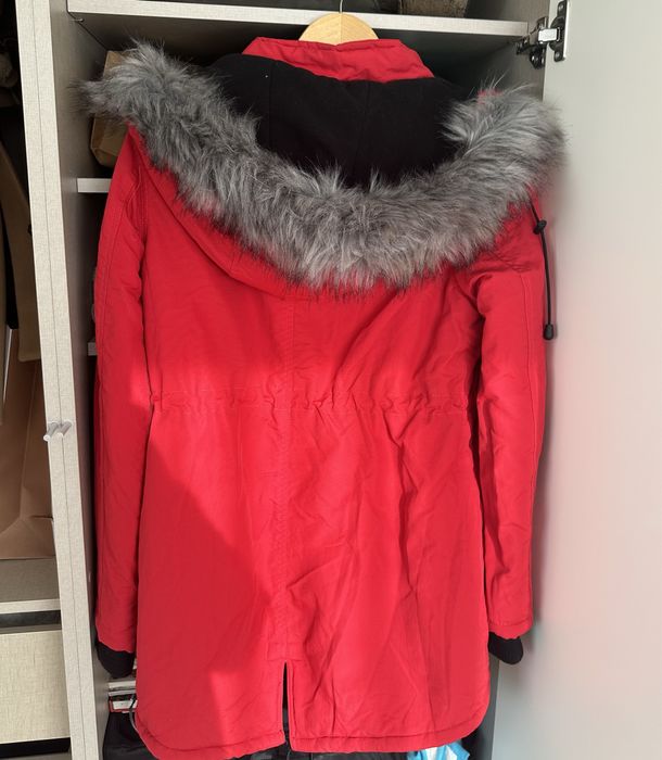 Parka vermelho com capuz