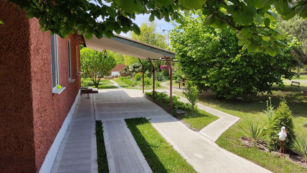 Дачна ділянка з будинком