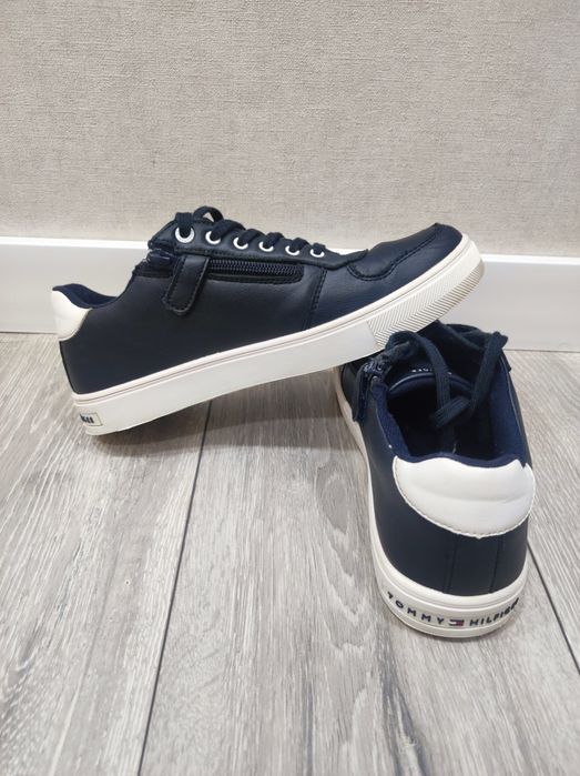 осенние кроссовки Tommy Hilfiger 39 р .