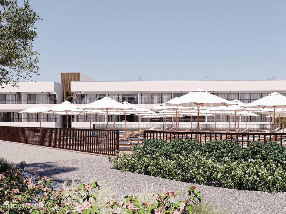 Apartamento T0 com jardim, junto à praia, no Carvoeiro, Algarve