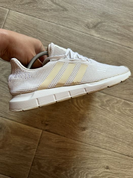 Кросівки  Adidas Originals Swift Run