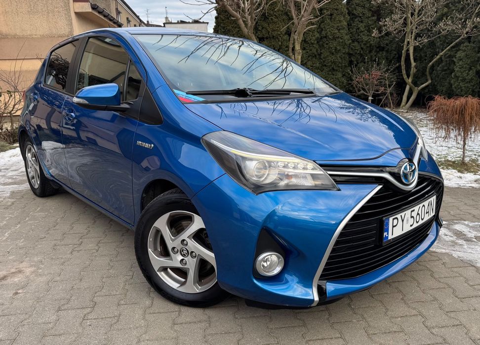 Toyota Yaris Toyota Yaris 1,5 Hybrid super stan MEGA wyposażenie !!!