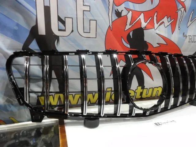 Grelha frontal com suporte de símbolo para Mercedes Classe A W176 2016-2018 GT-R / Panamericana LOOK em cromado e preto brilhante em plástico ABS
