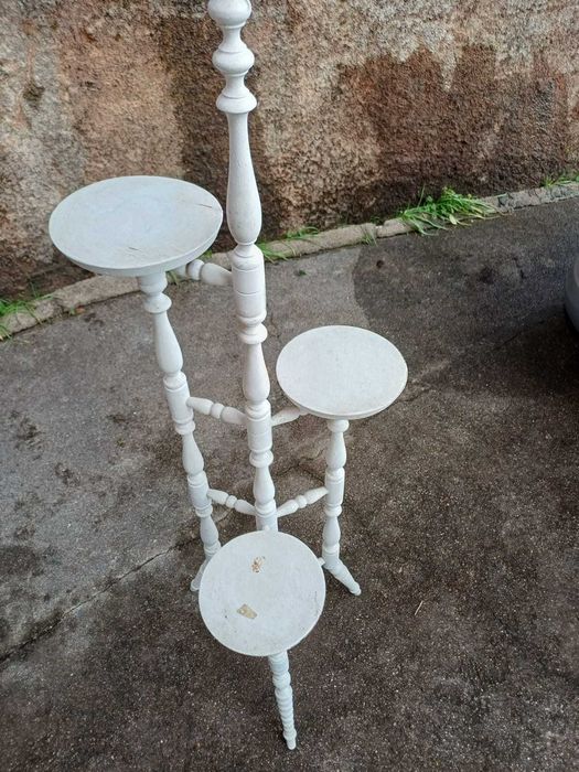 Suporte antigo para vasos, em madeira pintada