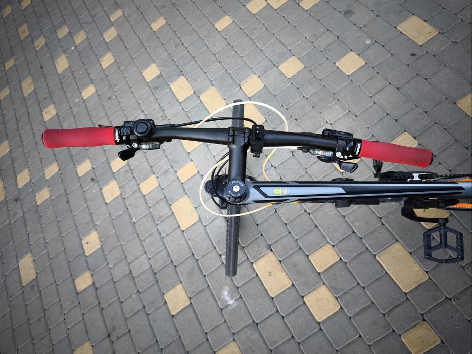 Велосипед фирмы Scott в идеальном состоянии