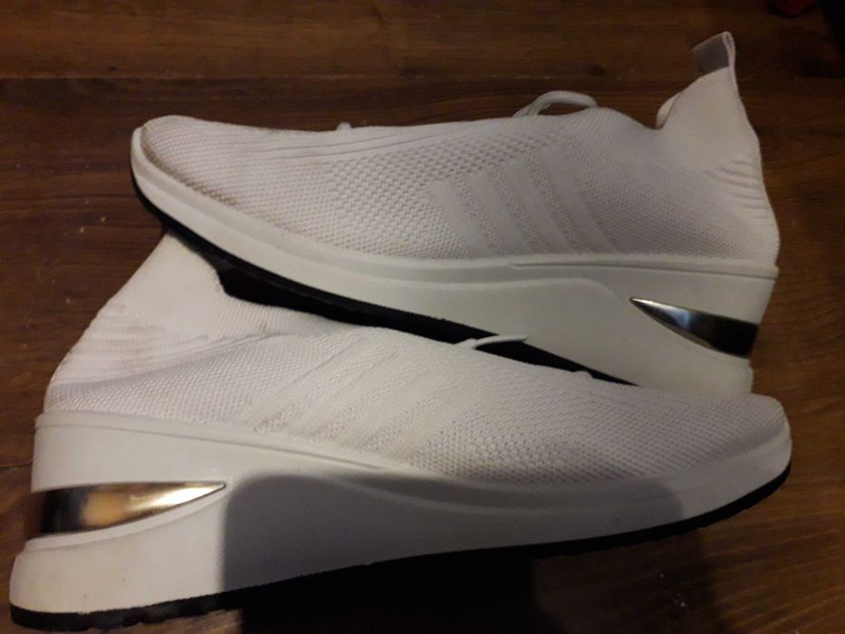 sneakersy      białe